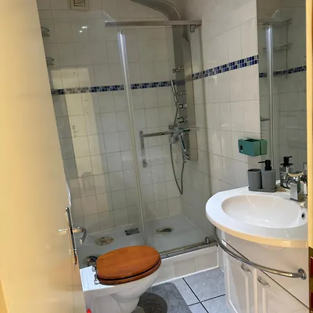 Komfort 11 アパート